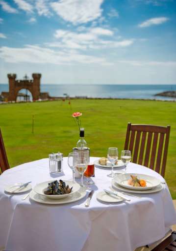 Belmont Hotel Dining Outdoors by the Hotel Lawn
